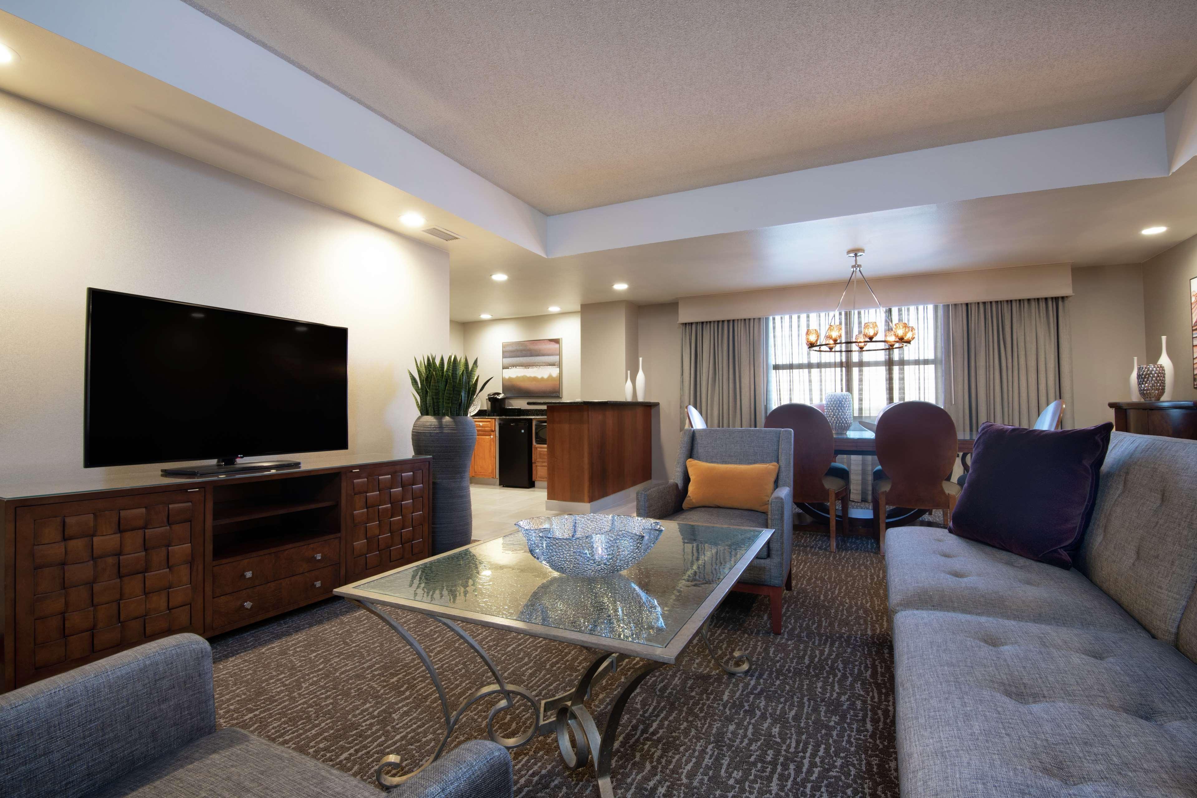 Embassy Suites Northwest Arkansas - Hotel, Spa & Convention Center Rogers Esterno foto