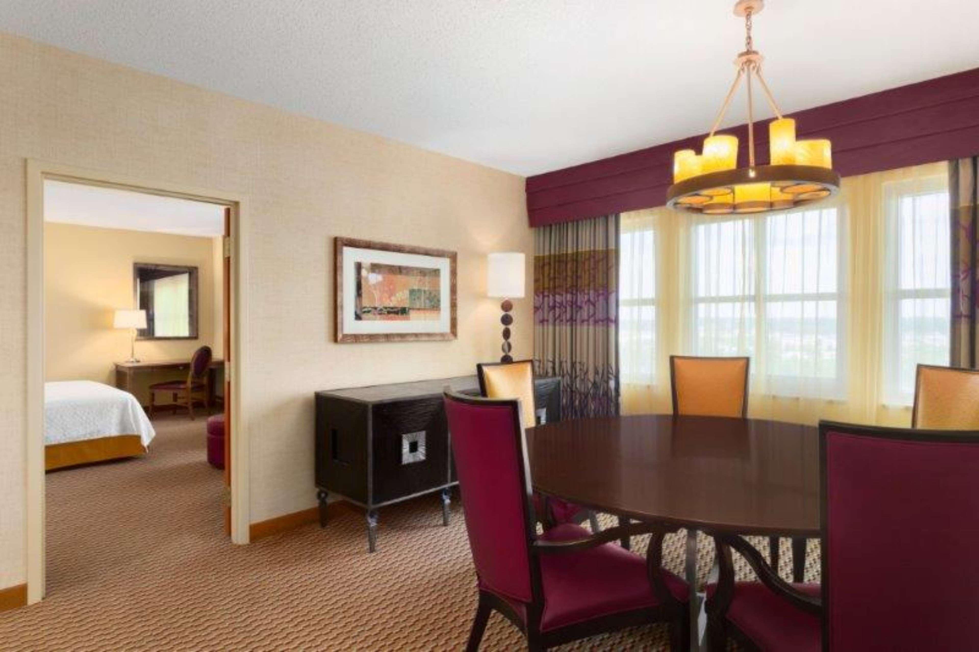 Embassy Suites Northwest Arkansas - Hotel, Spa & Convention Center Rogers Esterno foto