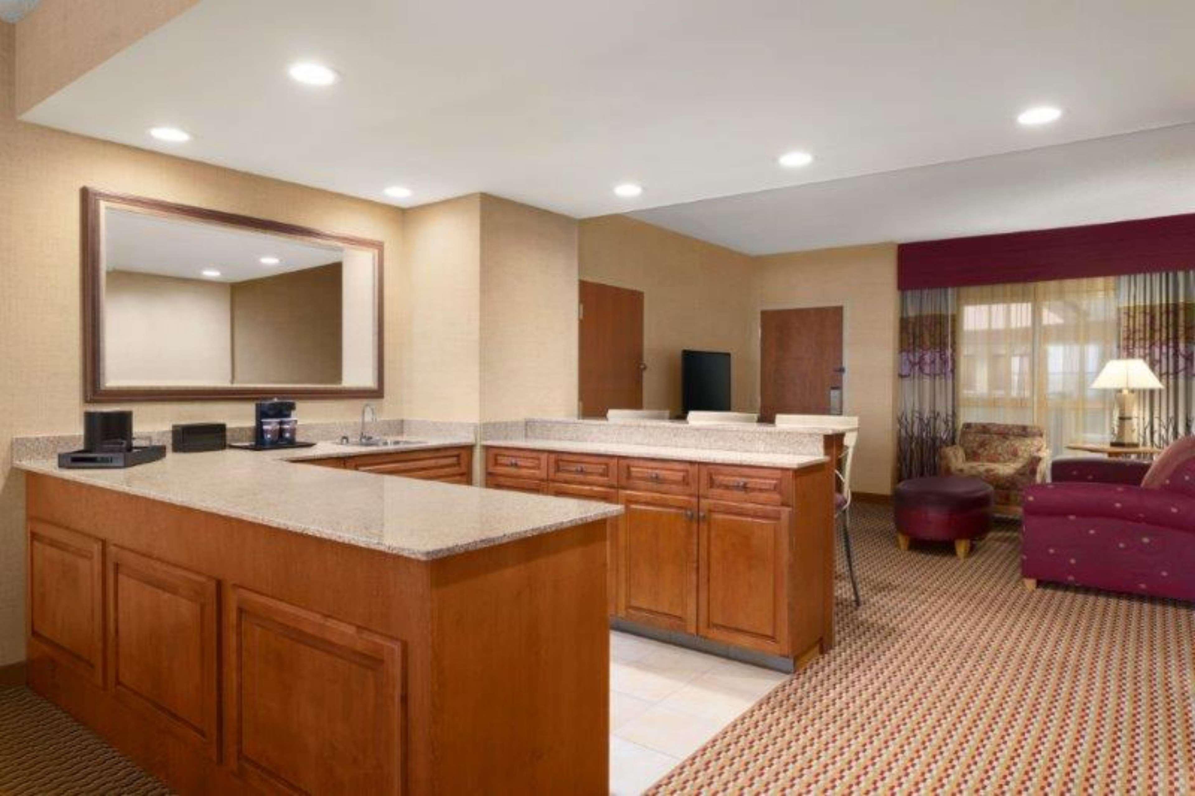 Embassy Suites Northwest Arkansas - Hotel, Spa & Convention Center Rogers Esterno foto