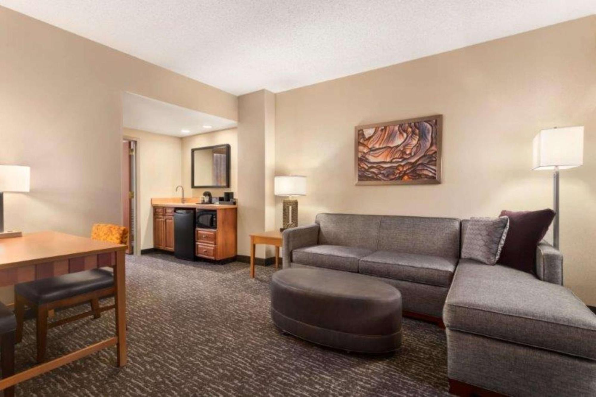 Embassy Suites Northwest Arkansas - Hotel, Spa & Convention Center Rogers Esterno foto