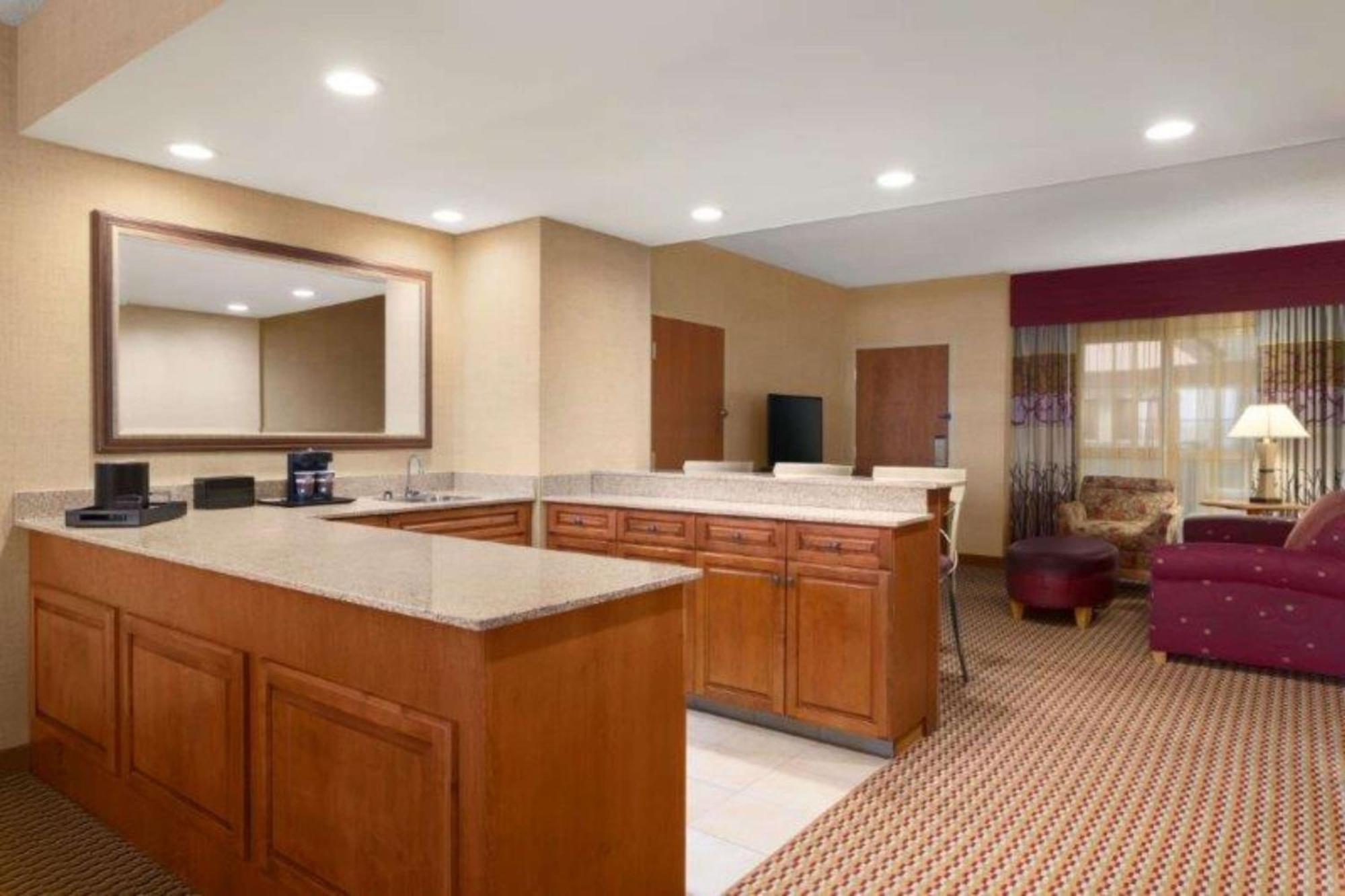 Embassy Suites Northwest Arkansas - Hotel, Spa & Convention Center Rogers Esterno foto